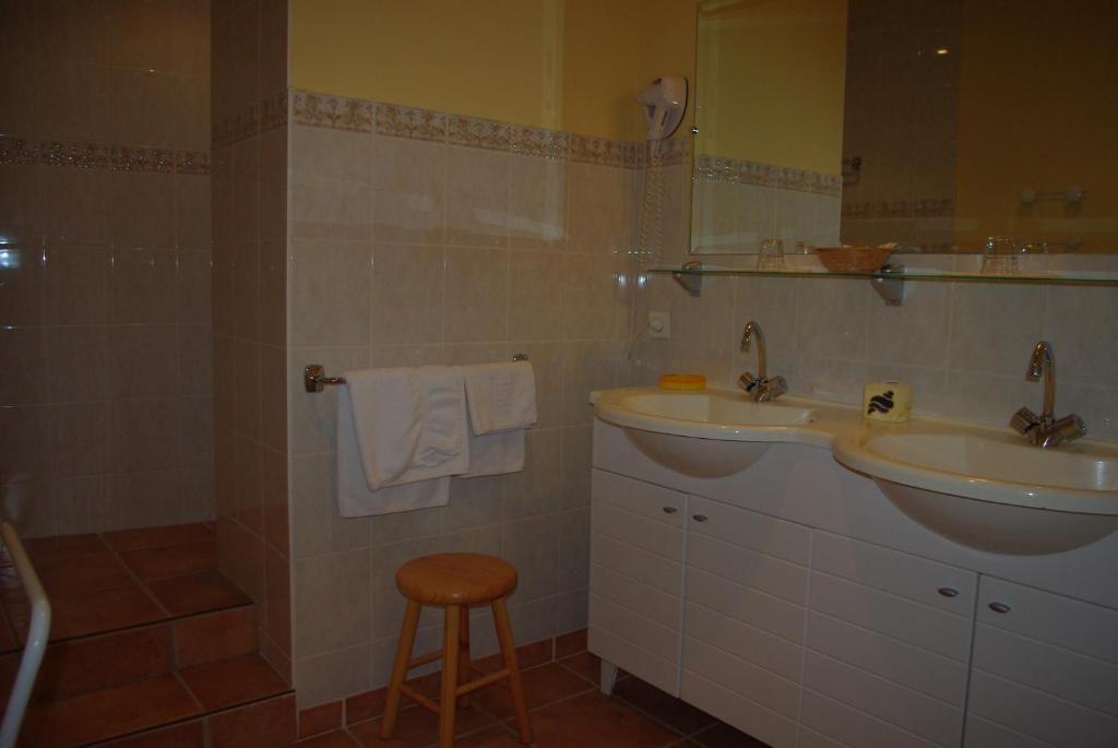 Le Mas De L'Amandier Saint-Saturnin-lès-Avignon Room photo