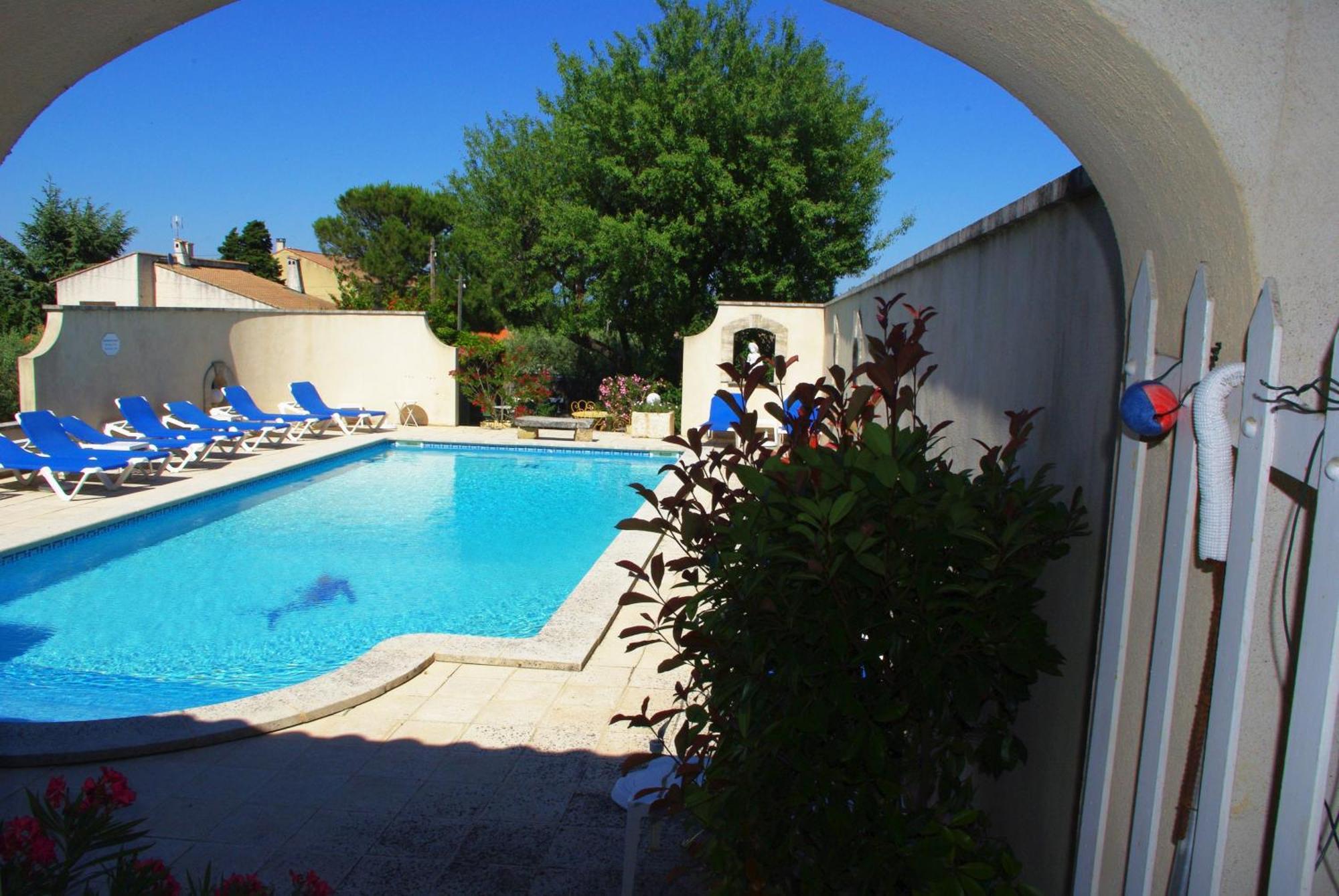 Le Mas De L'Amandier Saint-Saturnin-lès-Avignon Exterior photo