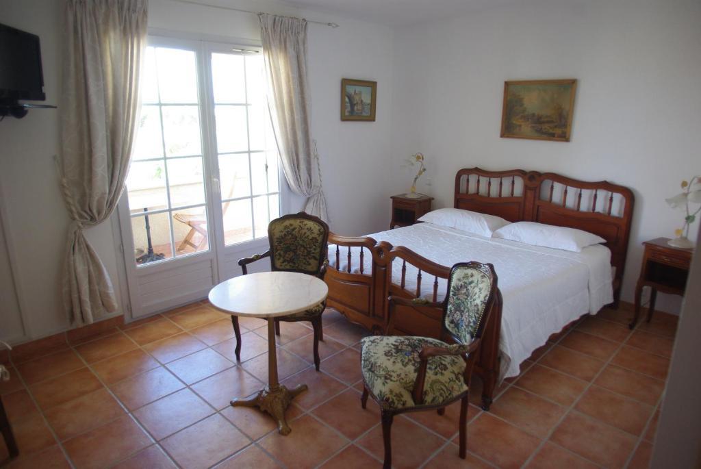 Le Mas De L'Amandier Saint-Saturnin-lès-Avignon Room photo